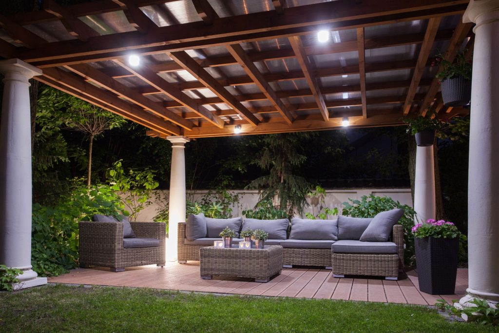Outdoor seating area with ideas for outdoor lights